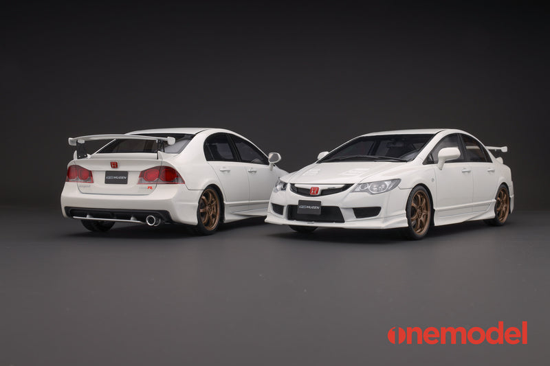 One Model 1:18 Honda Civic Type-R FD2 Mugen Late Version in White