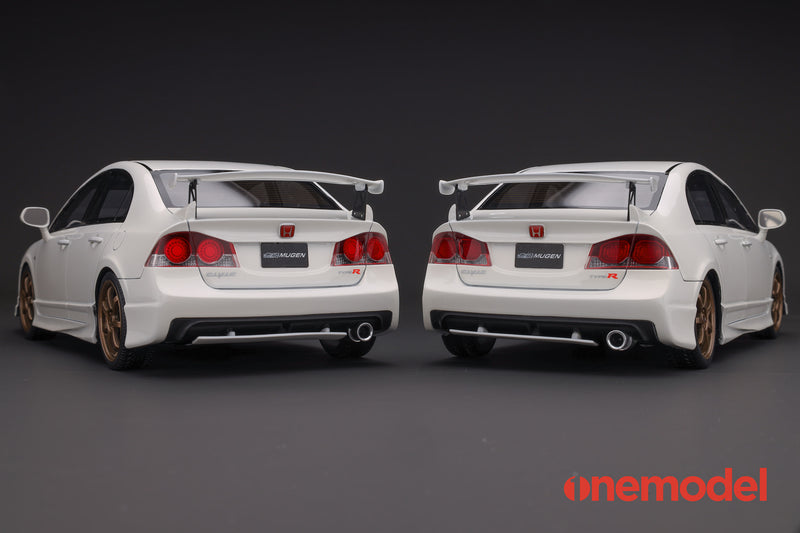 One Model 1:18 Honda Civic Type-R FD2 Mugen Late Version in White