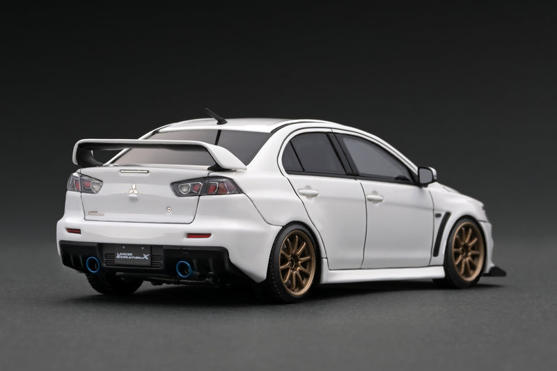 Ignition Model 1:43 Mitsubishi Lancer Evolution X (CZ4A) White with 4B11 Silver Engine Display