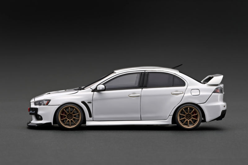 Ignition Model 1:43 Mitsubishi Lancer Evolution X (CZ4A) White with 4B11 Silver Engine Display