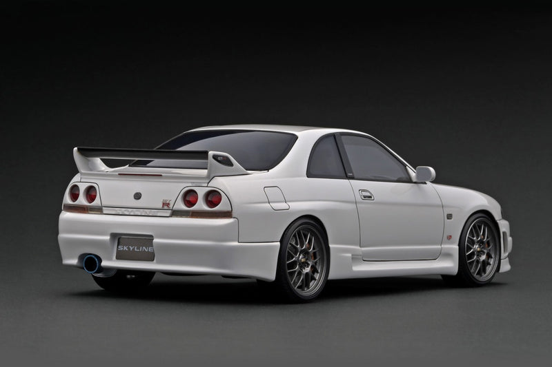 Ignition Model 1:18 Nissan Skyline GT-R (BCNR33) in White with Silver Wheel