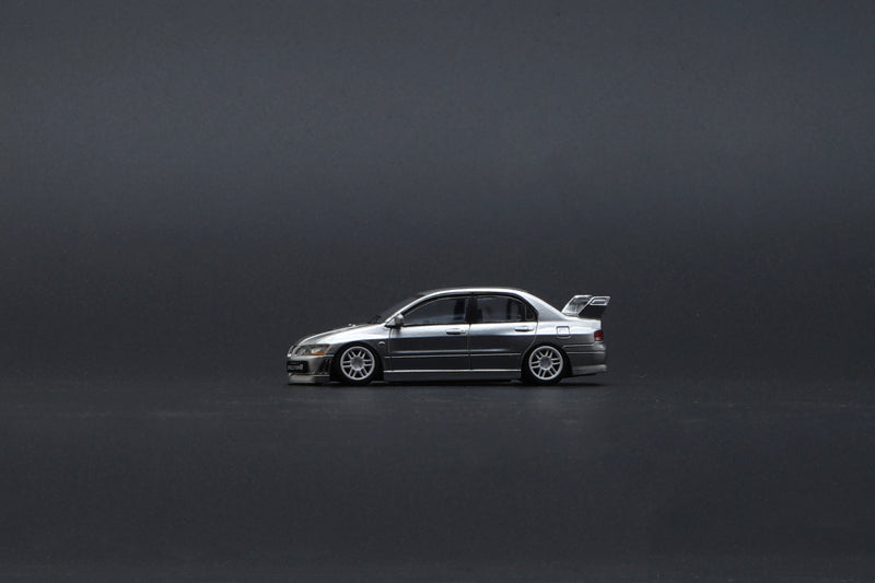 BM Creations 1:64 Mitsubishi Lancer EVO VII LHD in Silver