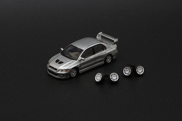 BM Creations 1:64 Mitsubishi Lancer EVO VII LHD in Silver