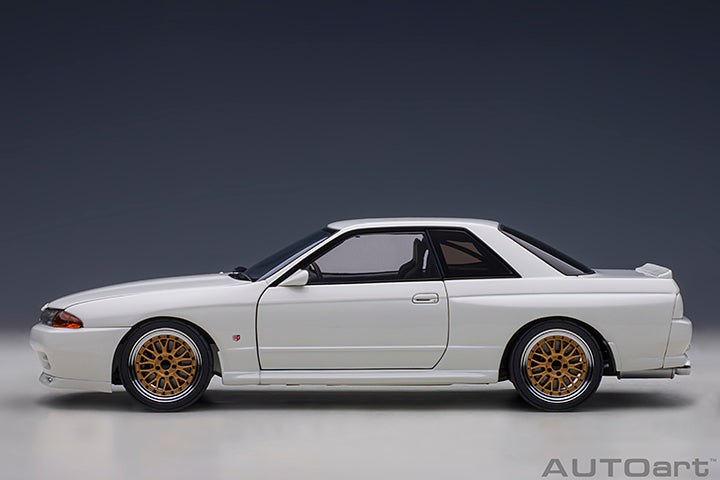 AUTOart 1:18 Nissan Skyline GT-R (R32) Wangan Midnight "Reina” Late Version (30th Anniversary Edition)