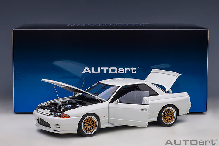 AUTOart 1:18 Nissan Skyline GT-R (R32) Wangan Midnight "Reina” Late Version (30th Anniversary Edition)