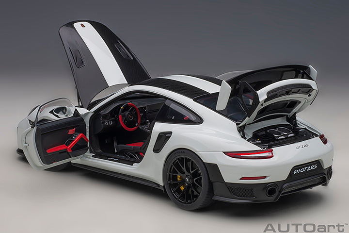 AUTOart 1:18 Porsche 911 (991.2) GT2 RS Weissach Package in White