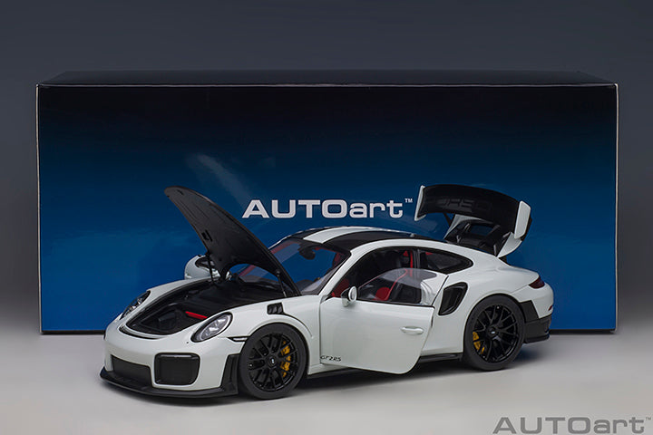 AUTOart 1:18 Porsche 911 (991.2) GT2 RS Weissach Package in White