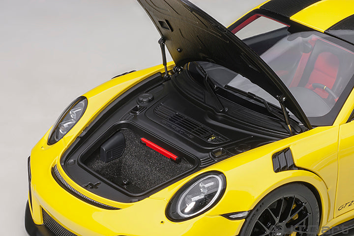 AUTOart 1:18 Porsche 911 (991.2) GT2 RS Weissach Package in Racing Yellow