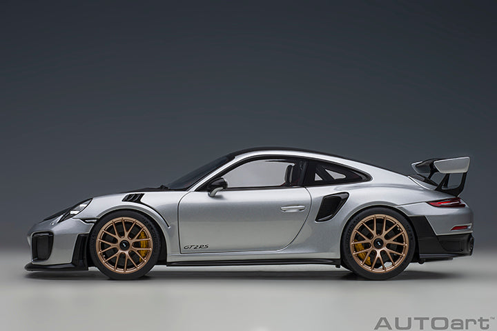 AUTOart 1:18 Porsche 911 (991.2) GT2 RS Weissach Package in GT Silver