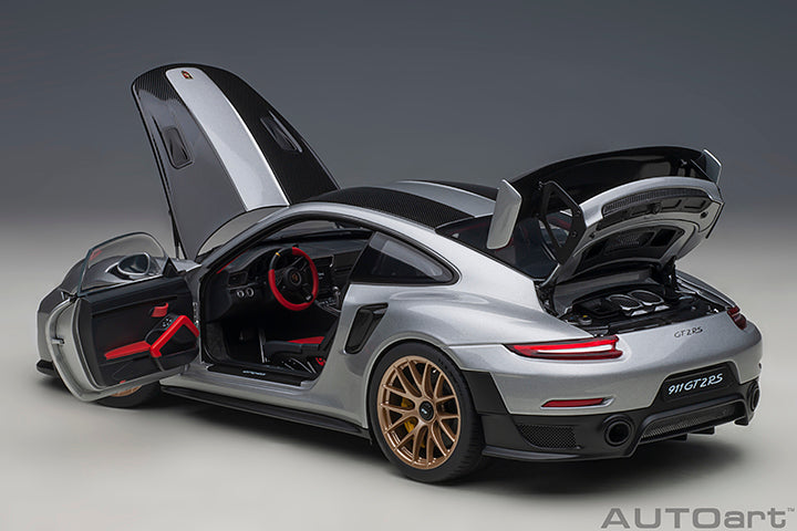 AUTOart 1:18 Porsche 911 (991.2) GT2 RS Weissach Package in GT Silver