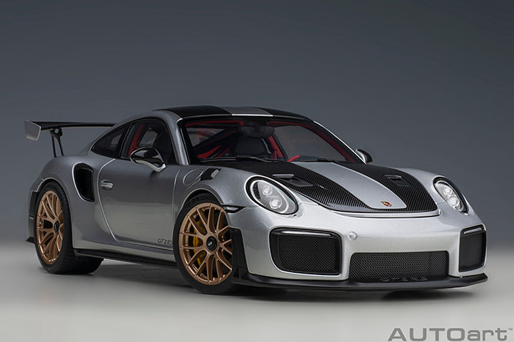 AUTOart 1:18 Porsche 911 (991.2) GT2 RS Weissach Package in GT Silver