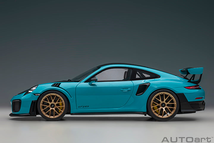 AUTOart 1:18 Porsche 911 (991.2) GT2 RS Weissach Package in Miami Blue