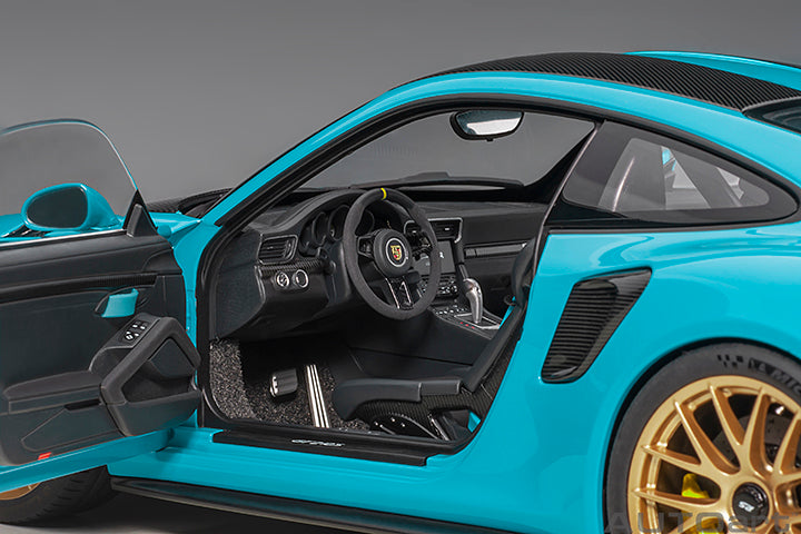 AUTOart 1:18 Porsche 911 (991.2) GT2 RS Weissach Package in Miami Blue