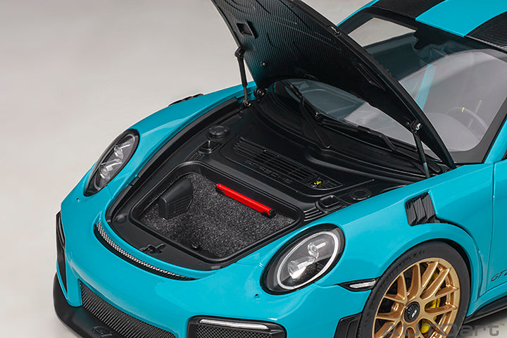 AUTOart 1:18 Porsche 911 (991.2) GT2 RS Weissach Package in Miami Blue