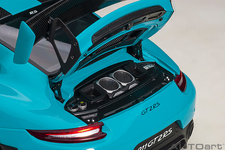 AUTOart 1:18 Porsche 911 (991.2) GT2 RS Weissach Package in Miami Blue