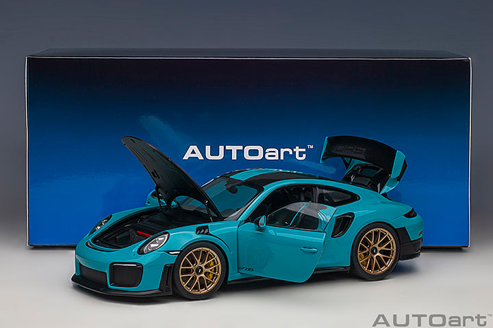 AUTOart 1:18 Porsche 911 (991.2) GT2 RS Weissach Package in Miami Blue