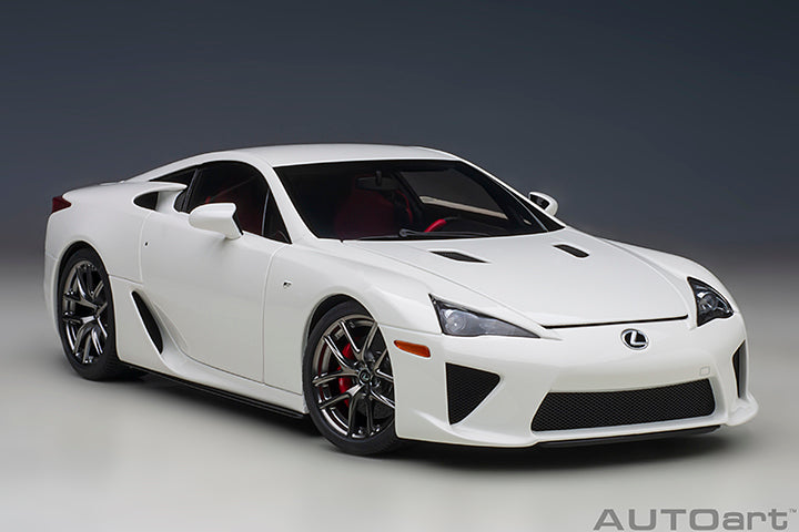 AUTOart 1:18 Lexus LFA in Whitest White