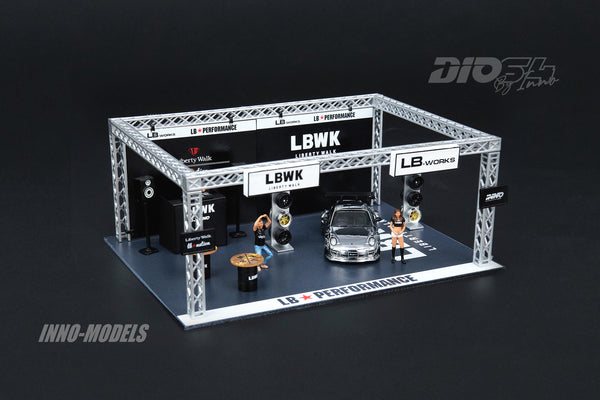 INNO Models 1:64 Liberty Walk Auto Salon Diorama Set with 1/64 Porsche 997 LBWK Chrome Finish and Figures