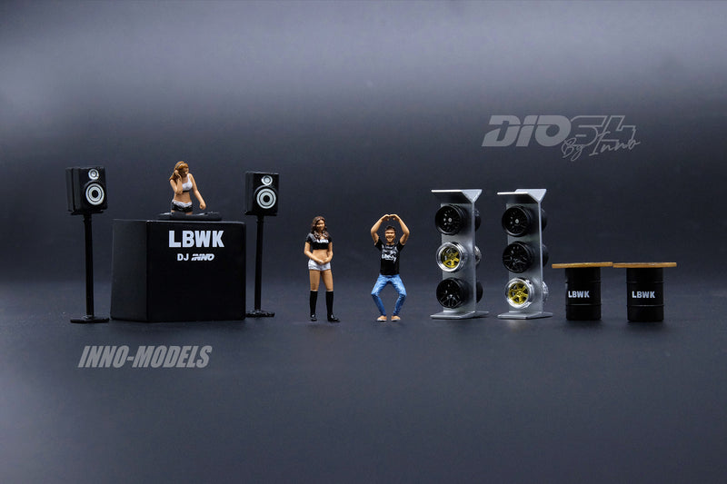 INNO Models 1:64 Liberty Walk Auto Salon Diorama Set with 1/64 Porsche 997 LBWK Chrome Finish and Figures