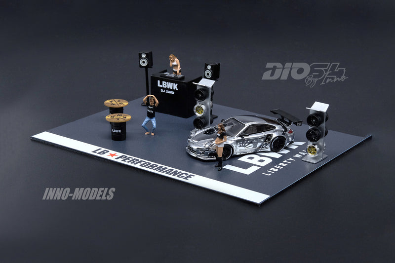 INNO Models 1:64 Liberty Walk Auto Salon Diorama Set with 1/64 Porsche 997 LBWK Chrome Finish and Figures