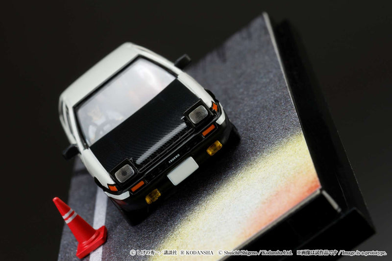 Hobby Japan 1:64 Toyota SPRINTER TRUENO GT APEX AE86 / INITIAL D VS Tomoyuki Tachi With Takumi Fujiwara Figure