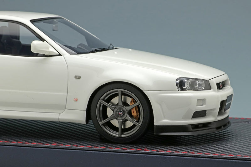 Nissan Skyline GT-R (BNR34) M-Spec NUR Pearl White with Acrylic Case