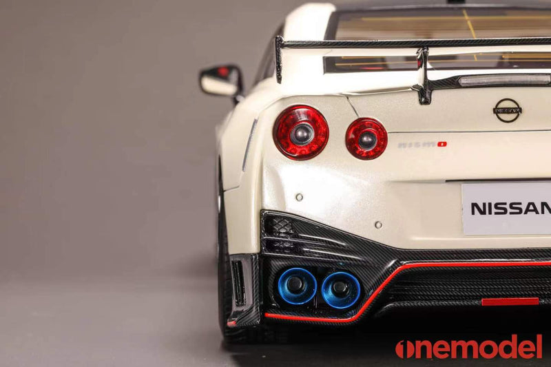 One Model 1:18 Nissan GT-R (R35) 2020 NISMO Edition in Pearl White