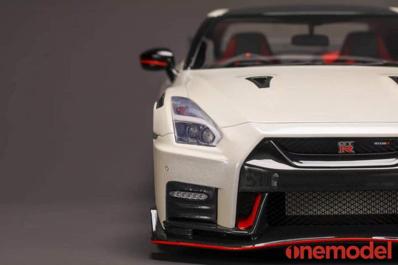 One Model 1:18 Nissan GT-R (R35) 2020 NISMO Edition in Pearl White