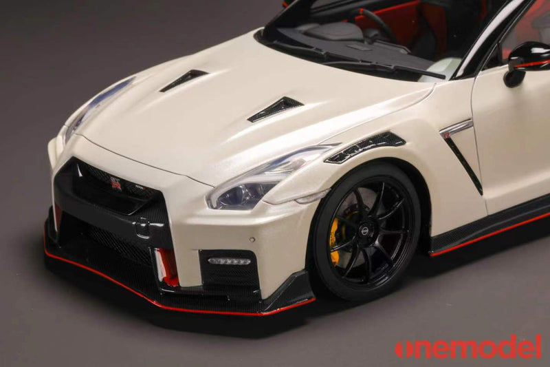 One Model 1:18 Nissan GT-R (R35) 2020 NISMO Edition in Pearl White