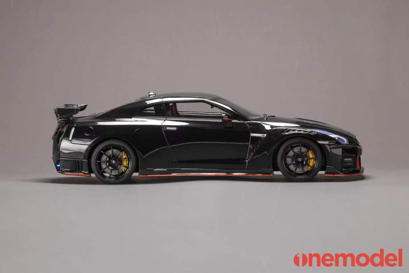 One Model 1:18 Nissan GT-R (R35) 2020 NISMO Edition in Jet Black Pearl