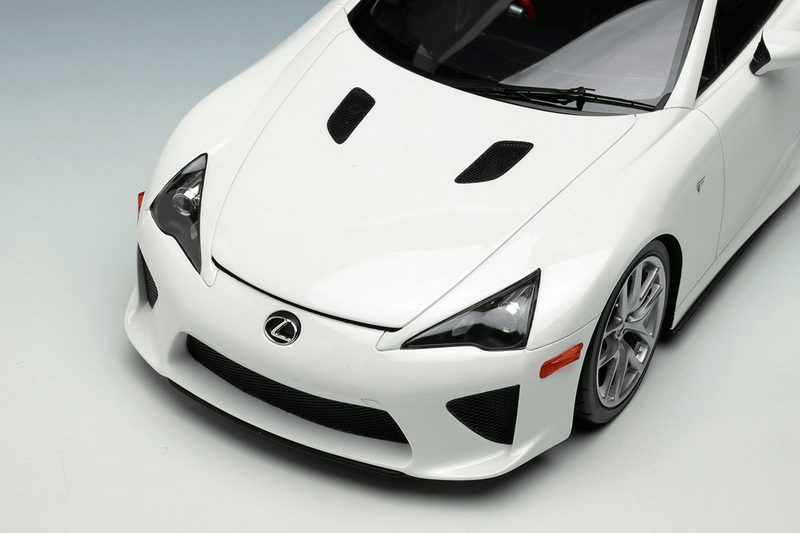 Make Up Co., Ltd / EIDOLON 1:18 Lexus LFA 2010 in Whitest White