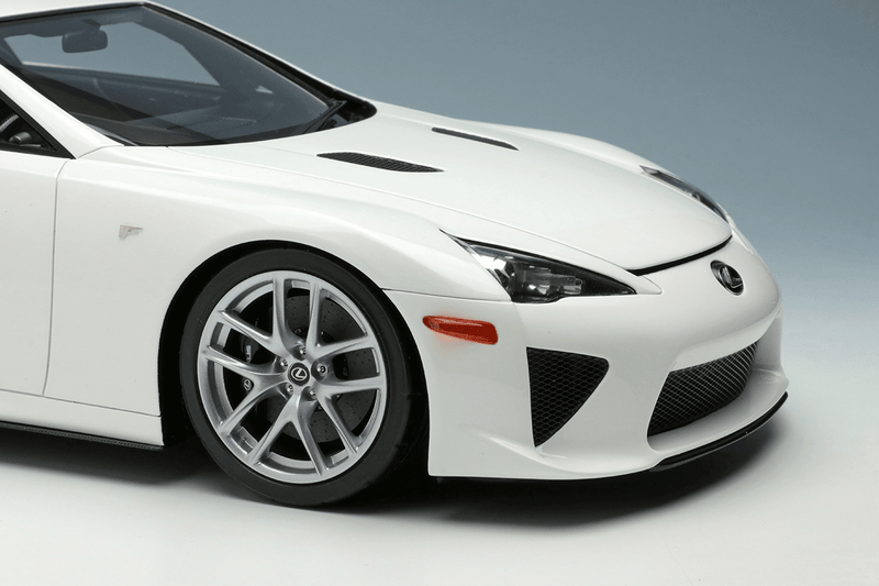 Make Up Co., Ltd / EIDOLON 1:18 Lexus LFA 2010 in Whitest White