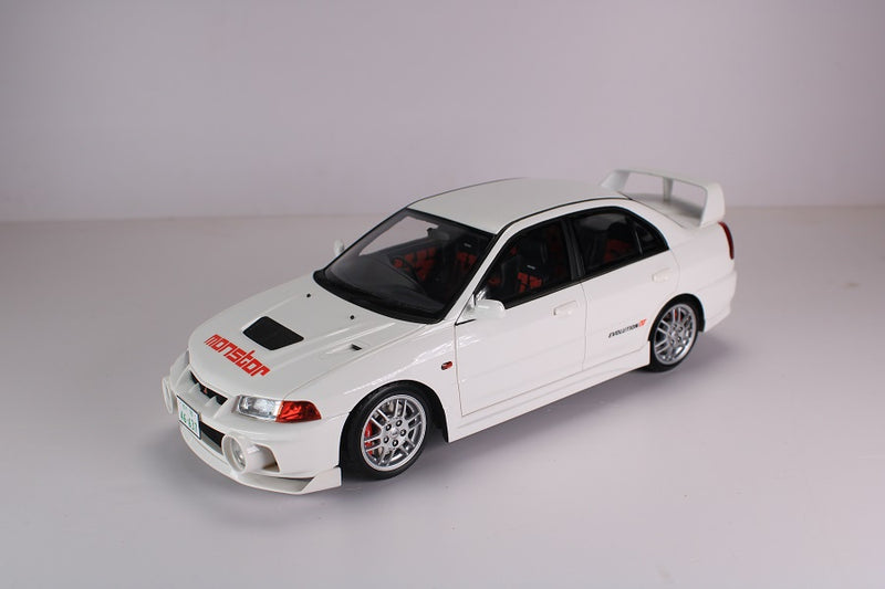 Pop Race 1/18 Mitsubishi Lancer EVO IV in White