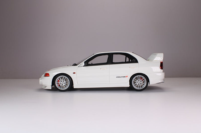 Pop Race 1/18 Mitsubishi Lancer EVO IV in White