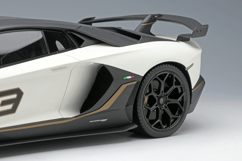 Make Up Co., Ltd / EIDOLON 1:18 Lamborghini Aventador SVJ 63 2018 in Matte Pearl White