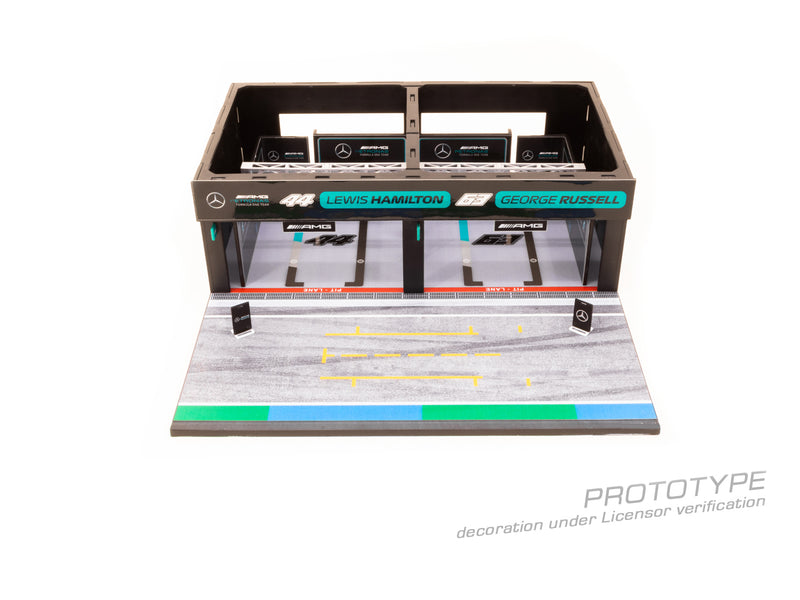 Tarmac Works 1:64 Pit Garage Diorama, Mercedes-AMG Petronas Formula One Team