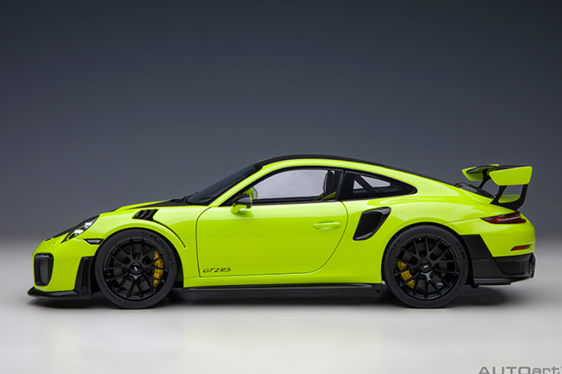 AUTOart 1:18 Porsche 911 (991.2) GT2 RS Weissach Package in Acid Green