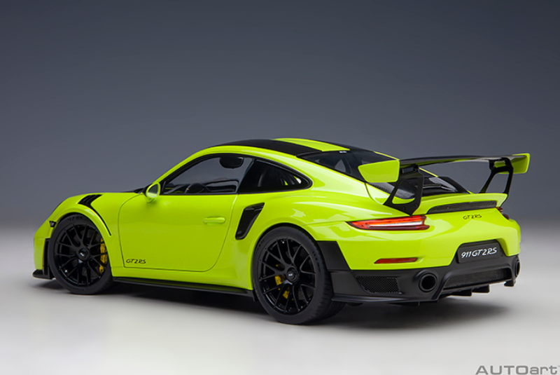 AUTOart 1:18 Porsche 911 (991.2) GT2 RS Weissach Package in Acid Green