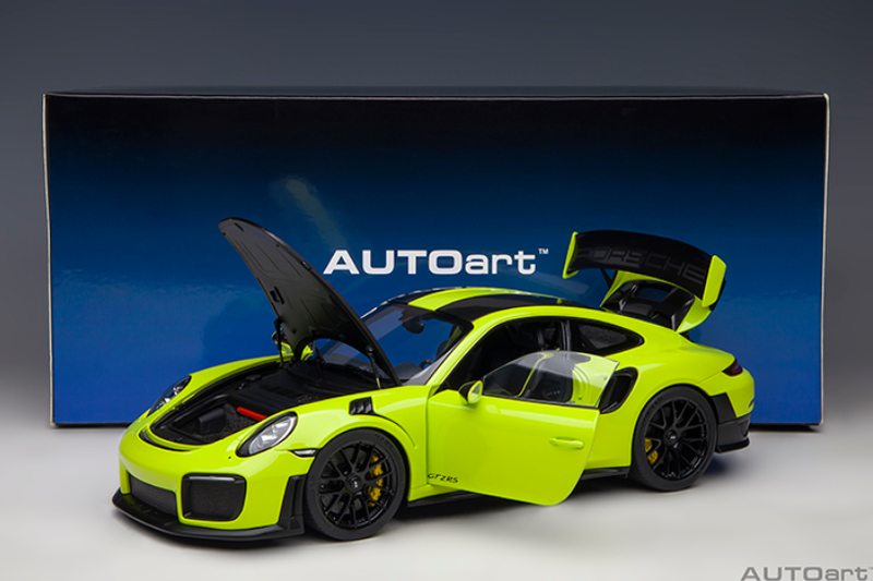 AUTOart 1:18 Porsche 911 (991.2) GT2 RS Weissach Package in Acid Green