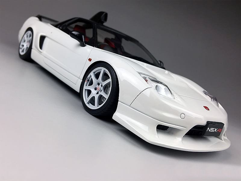 One Model 1:18 Honda NA2 NSX-R GT in White