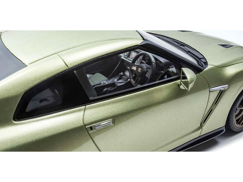 Kyosho 1:18 Nissan GT-R Premium Edition T-Spec in Millennium Jade